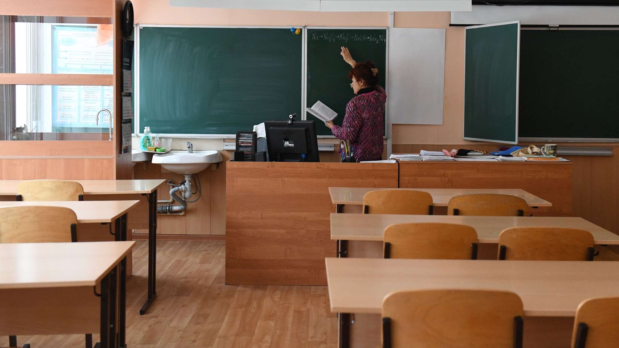 Головой о школьную доску била учитель ученика в Акмолинской области