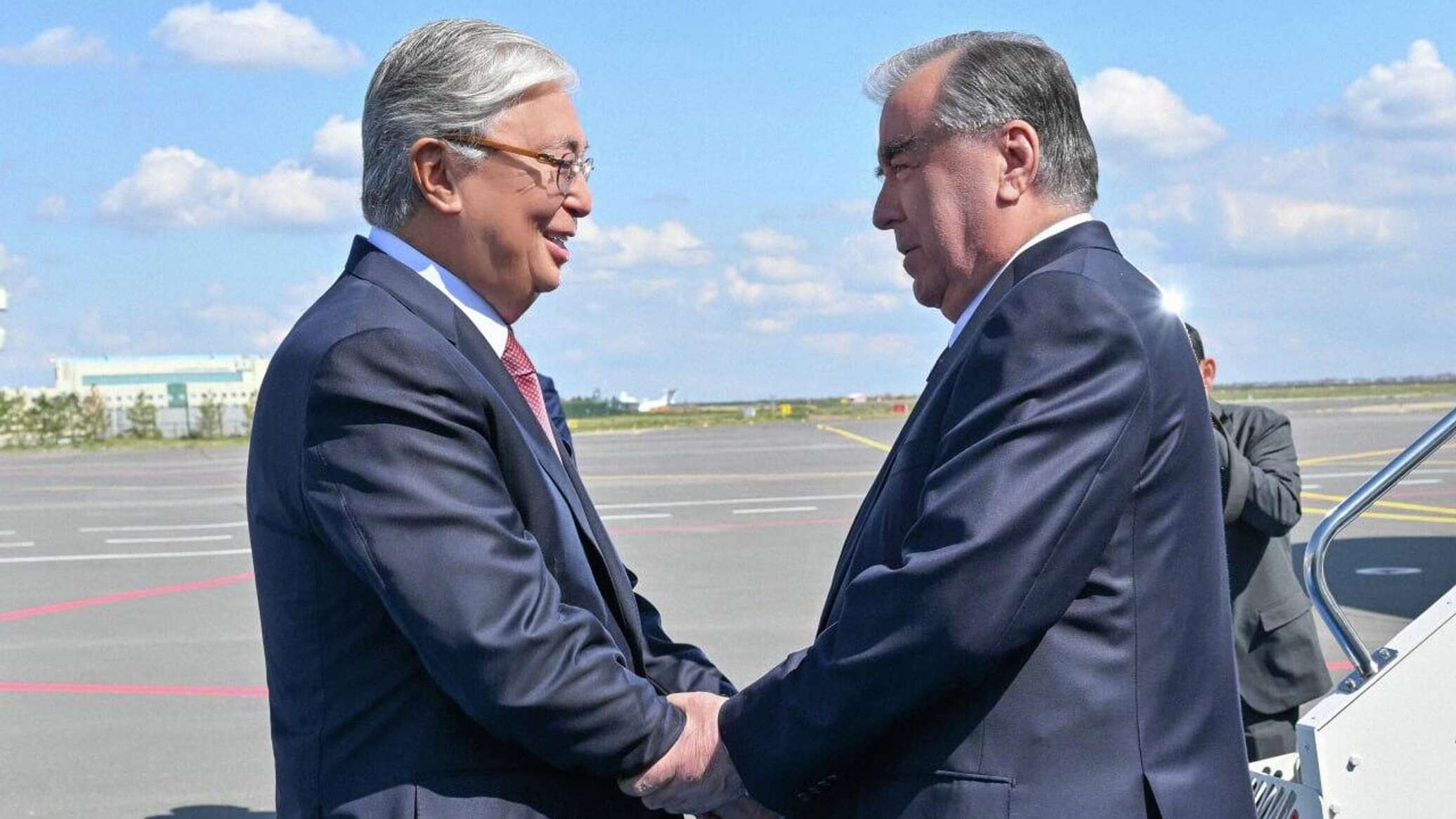 Тәжікстан президенті Астанаға келді