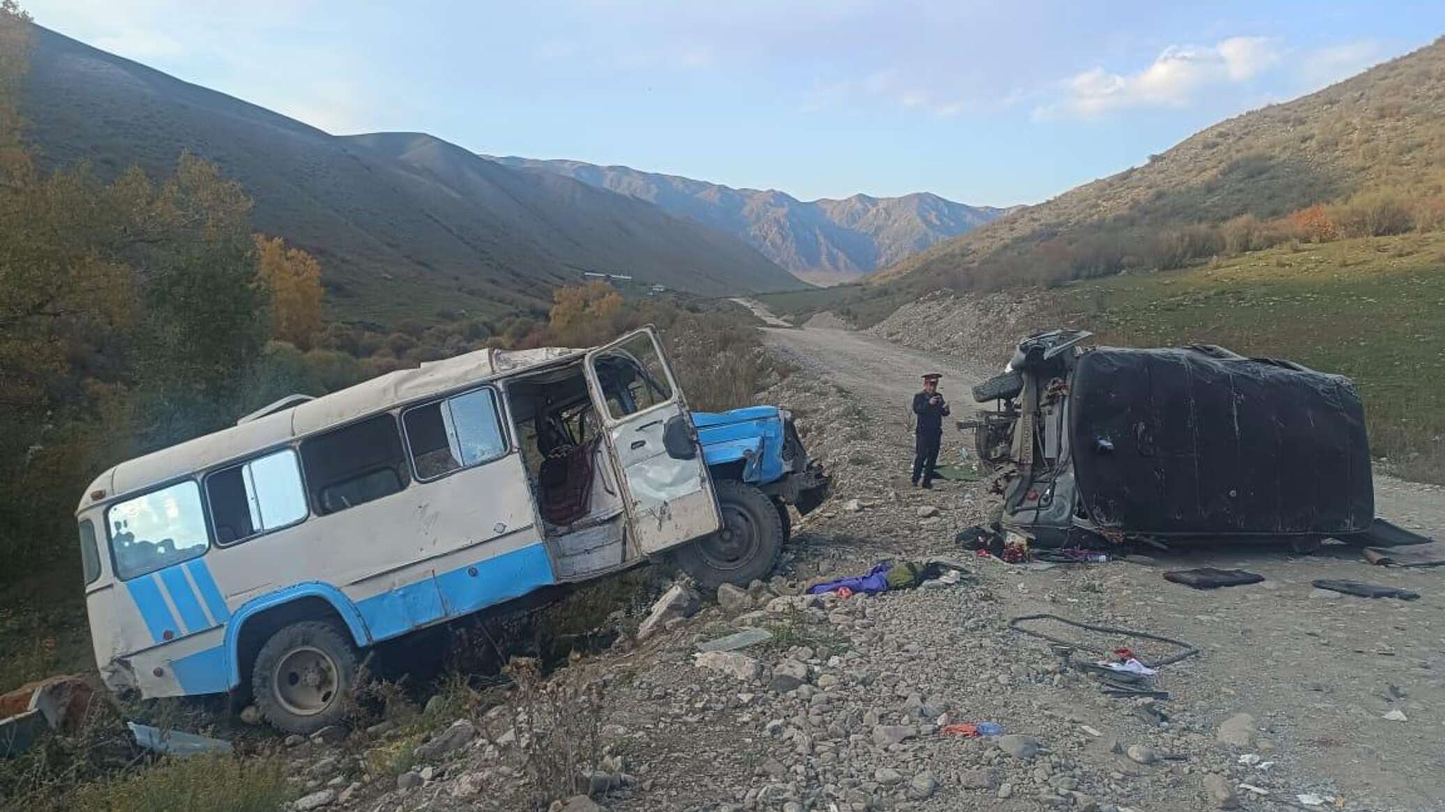 Один погиб и более 30 пострадали в ДТП с автобусом в горах Алматинской области