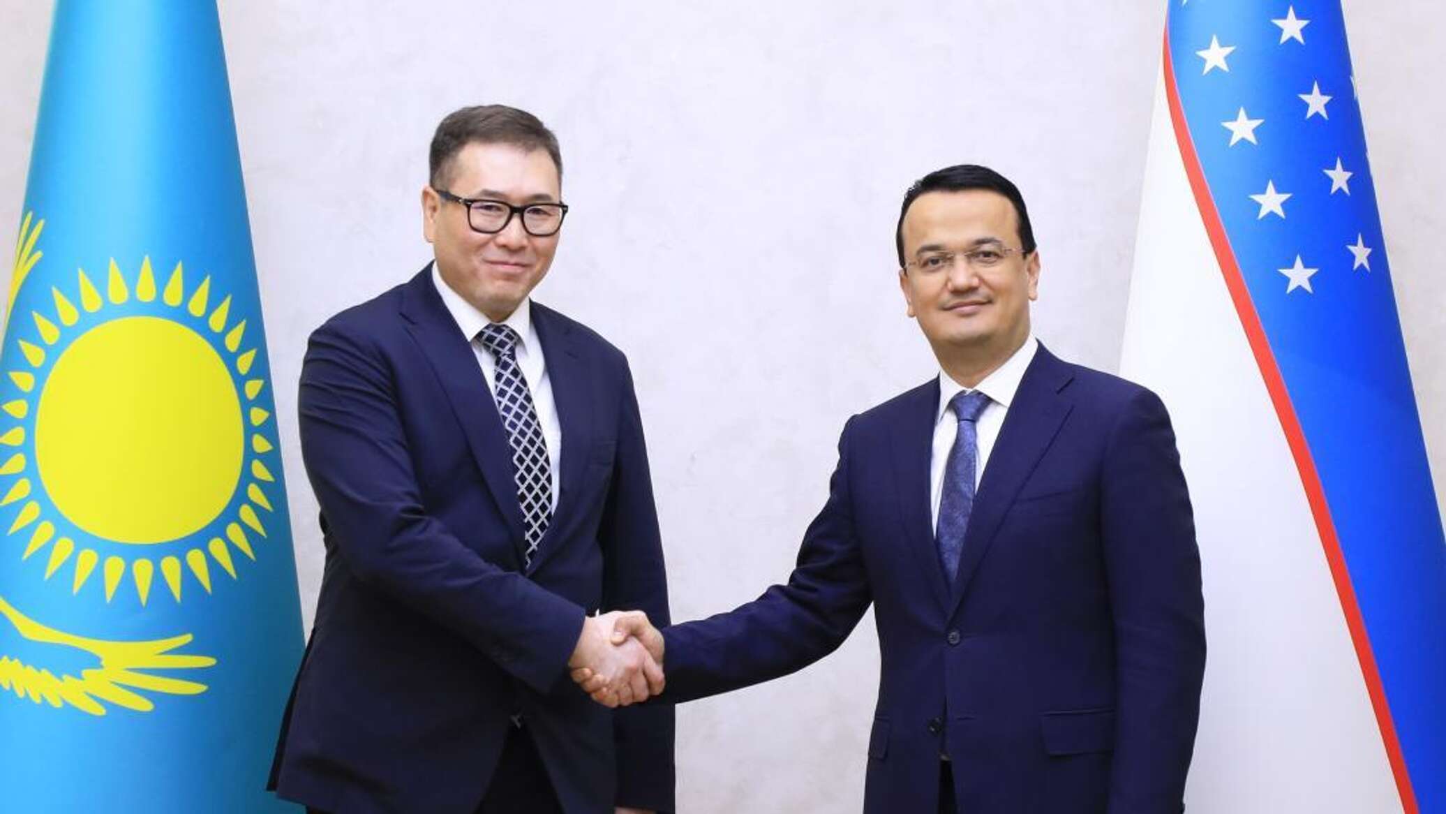 Казахстан и Узбекистан обсудили меры по росту торговли и облегчению транзитных перевозок