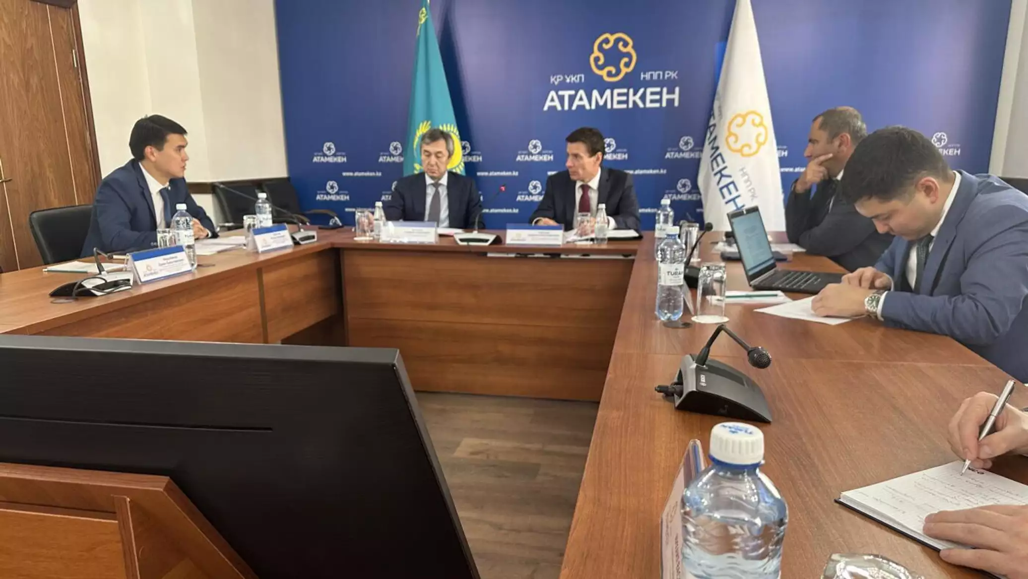 Министр ЕЭК Андрей Слепнев в Астане ответил на вопросы бизнеса
