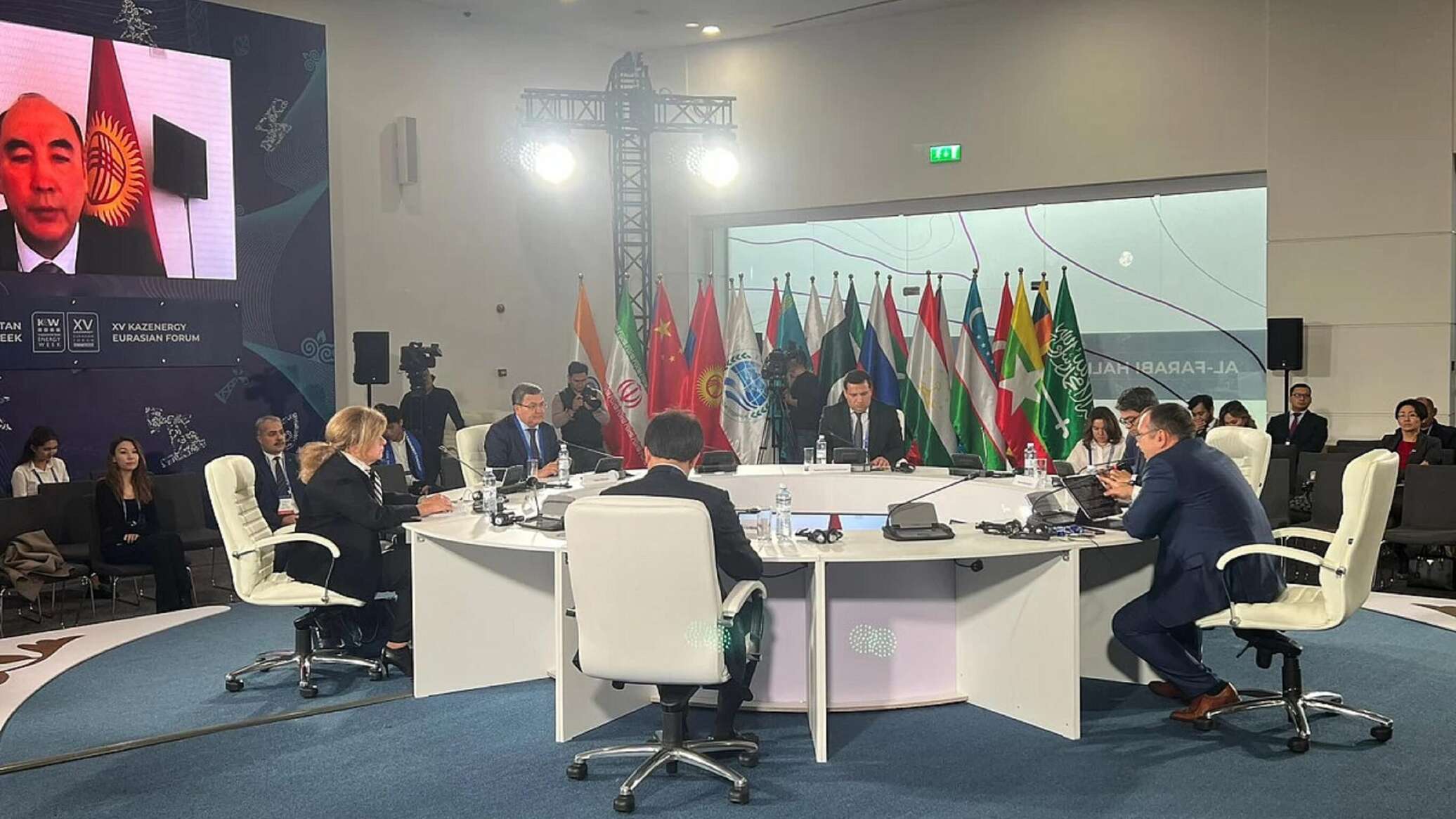 Энергетическую безопасность стран СНГ обсудили за круглым столом на Форуме KAZENERGY 