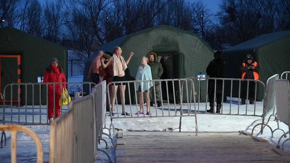 Мусульмане и православные в одной ледяной купели: как отметили Крещение в Казахстане. Фото