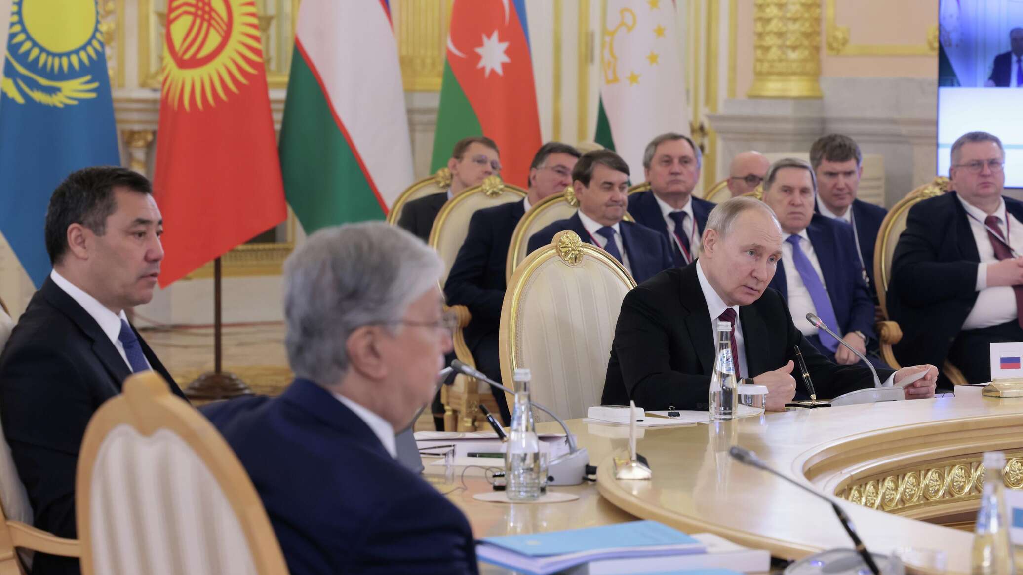 Токаев, Путин и другие лидеры стран СНГ встретились на заседании ВЕЭС