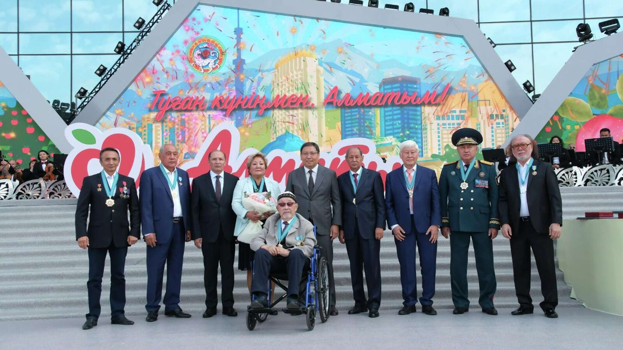 В Алматы наградили общественных деятелей званием "Почетный гражданин"