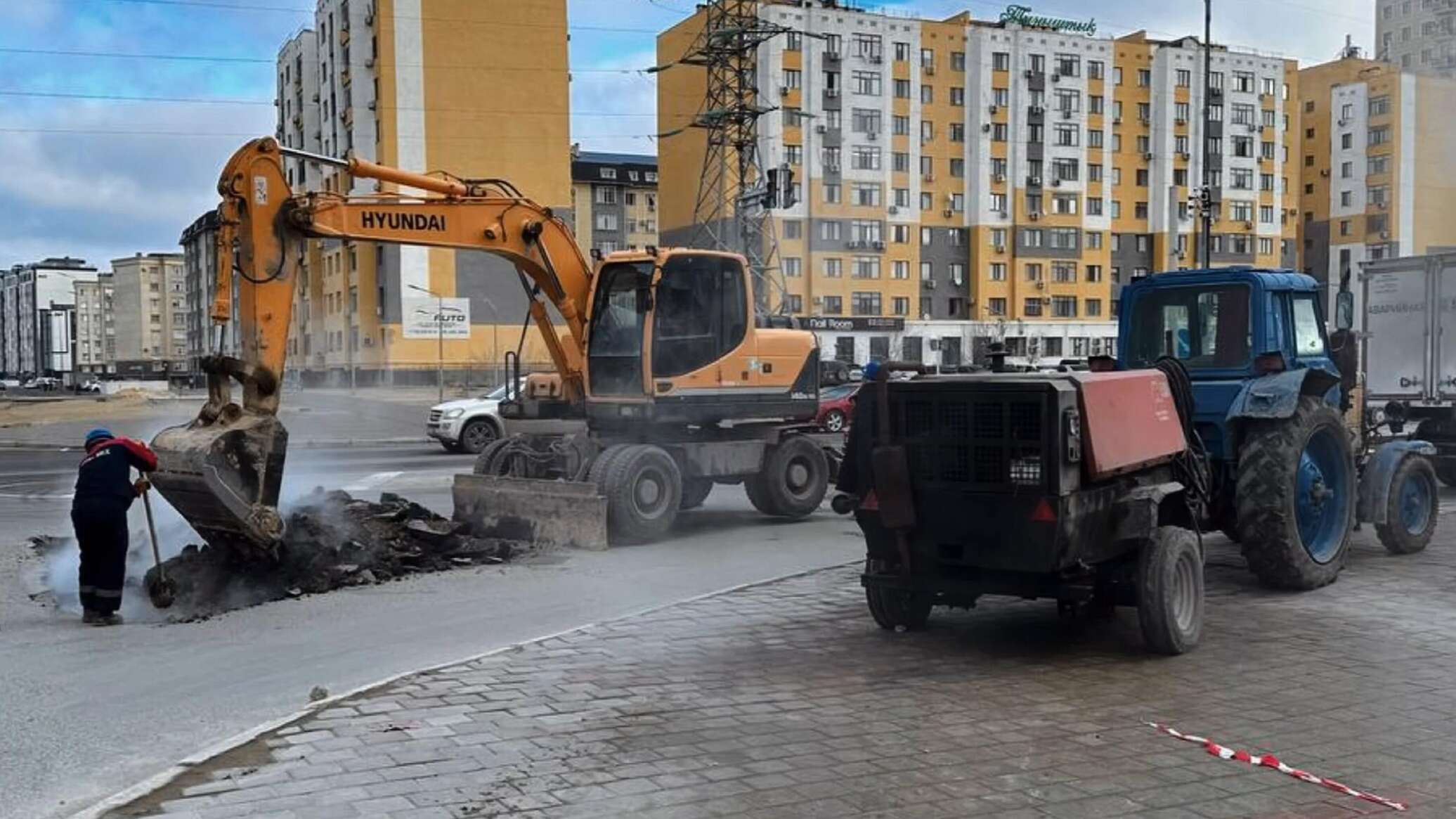 Более 100 домов в восьми микрорайонах Актау остались без тепла из-за аварии